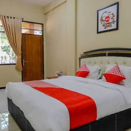 OYO 1342 Uniga Malang Family Residence Exterior foto