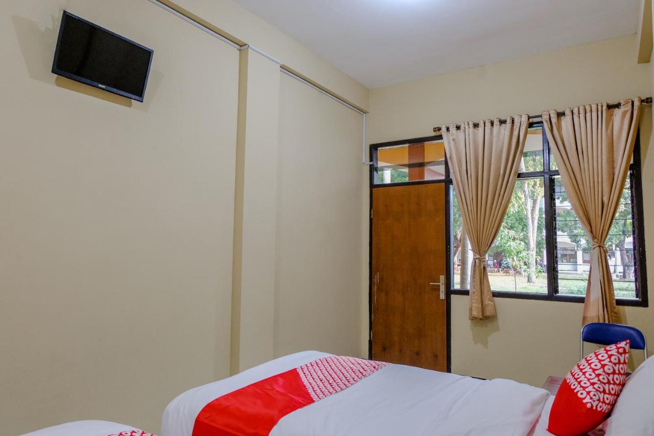 OYO 1342 Uniga Malang Family Residence Exterior foto
