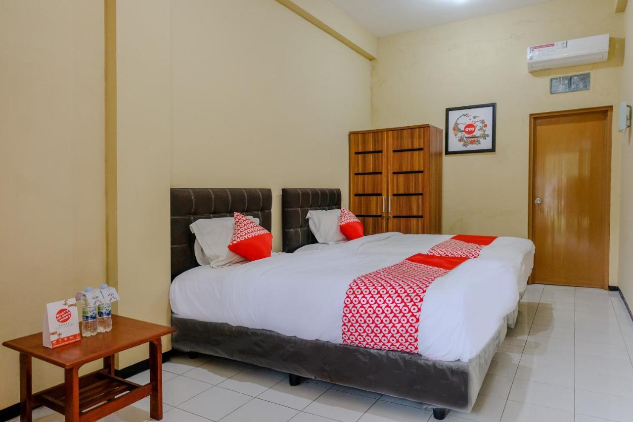 OYO 1342 Uniga Malang Family Residence Exterior foto